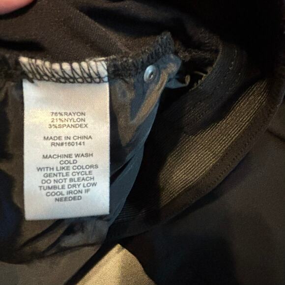 89th + Madison Women’s Black Stretch Dress Pants Size 10 Straight Leg - Picture 6 of 6